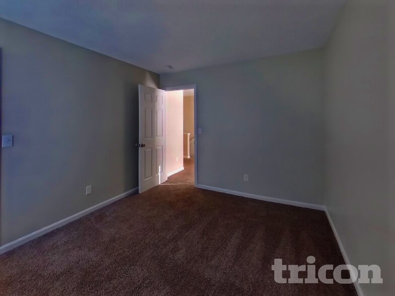 Building Photo - 911 Pine Ridge Way