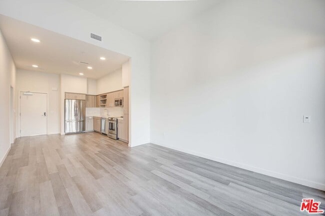 Building Photo - 160 S Ventura Ave