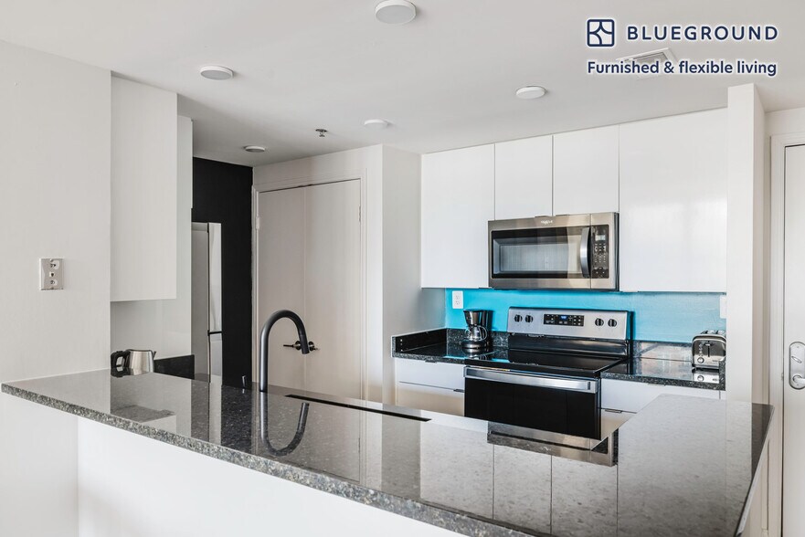 Building Photo - 850 N Randolph St