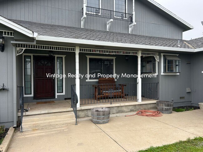 Building Photo - Available Soon!! Extra Big 5 Bedroom Country Home That You Have To See!!!