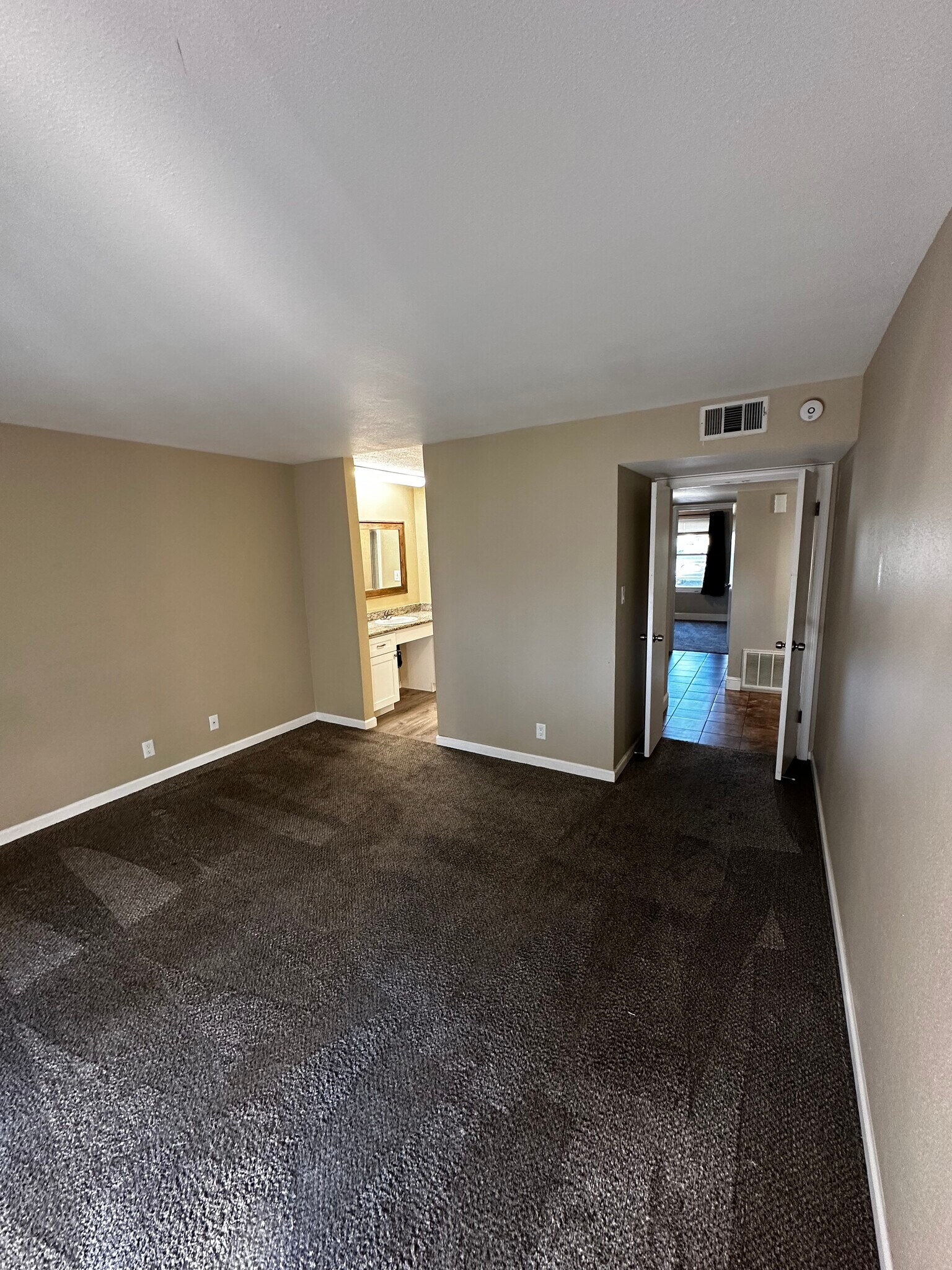 Building Photo - 3722 W Benjamin Holt Dr