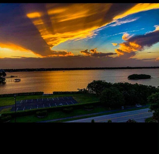 Building Photo - 3450 S Ocean Blvd