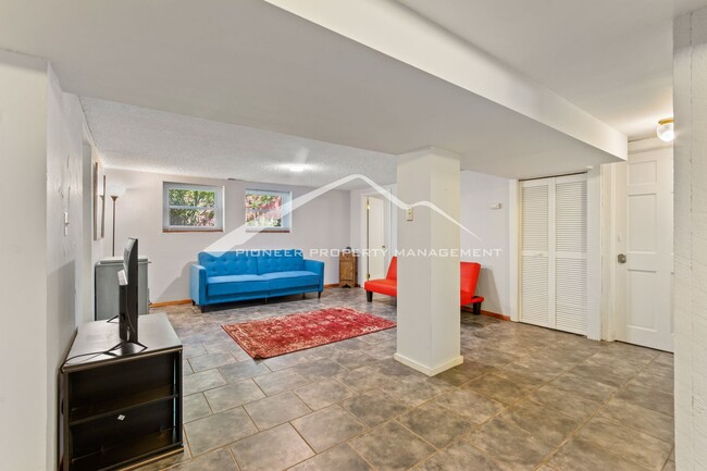 Building Photo - Lovely 3 bedroom home in the Highlands Nei...