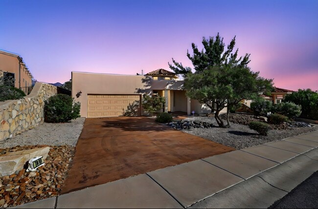 Primary Photo - Beautiful Home in Sonoma Ranch with Amazin...