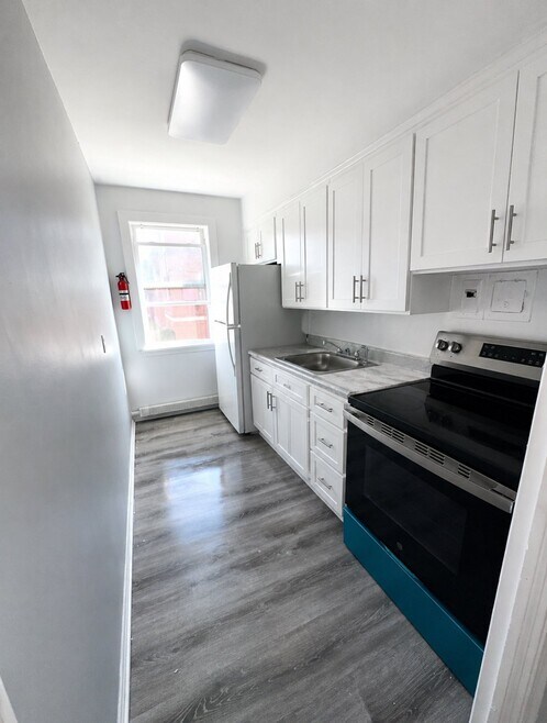 Building Photo - 13833 Cedar Rd