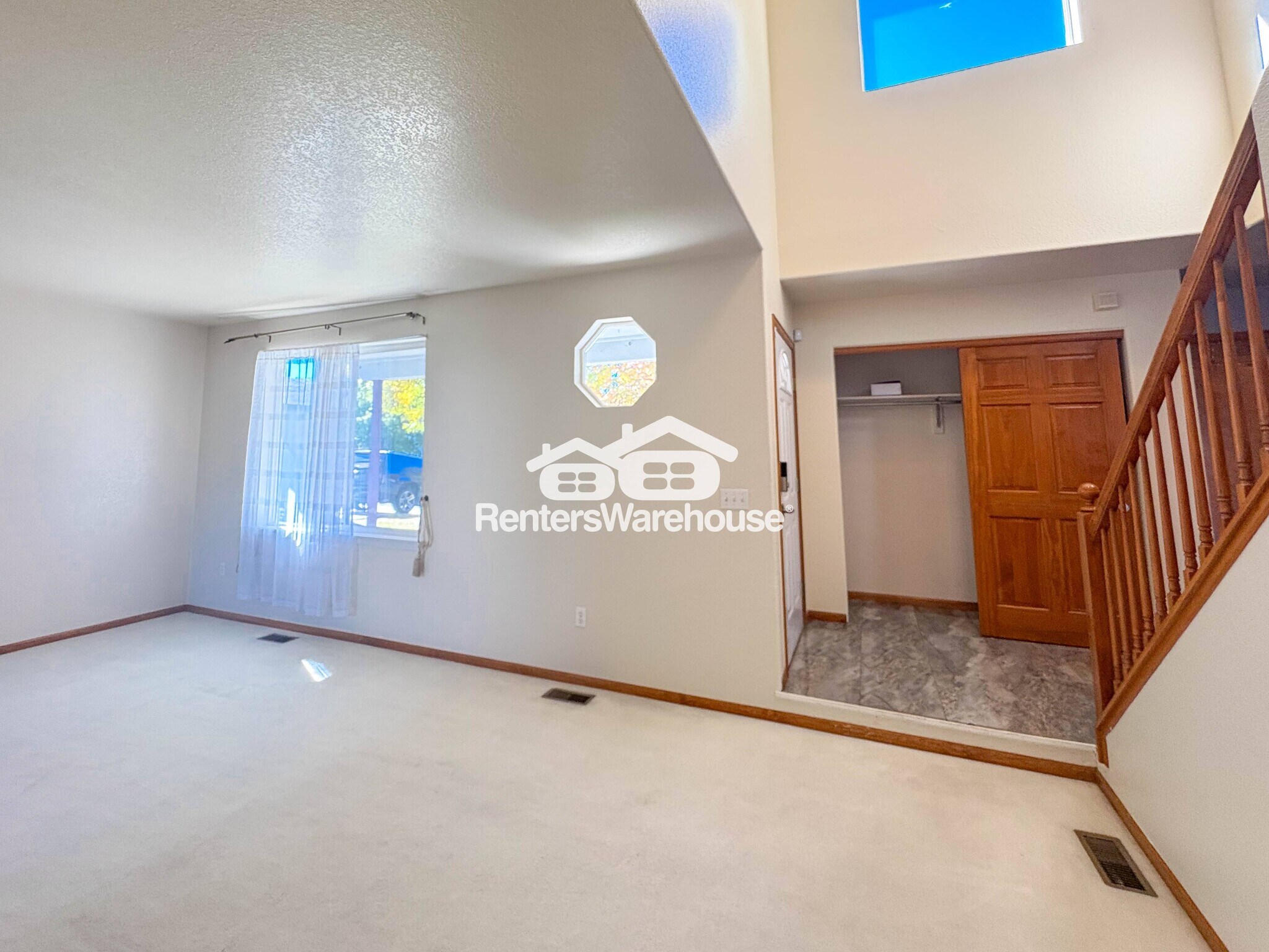 Building Photo - 4392 Deephaven Ct