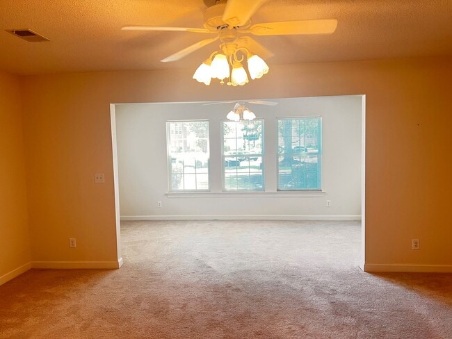 Building Photo - Beautiful, 1st Floor Unfurnished,  Bedroom Condo at Riverwoods in Murrells Inlet!