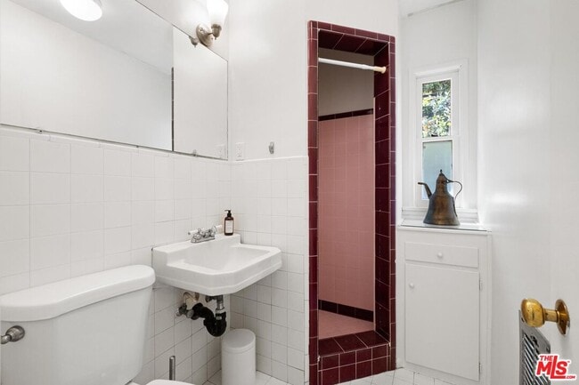 Building Photo - 2294 Mountain Oak Dr