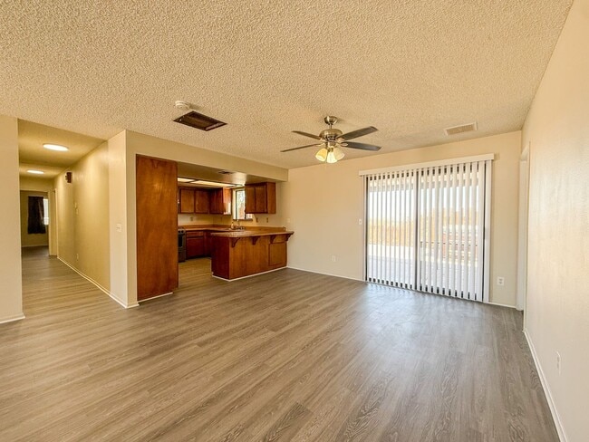Building Photo - 75136 Cottonwood Dr