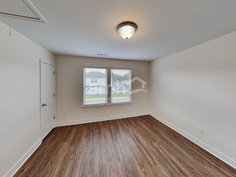 Building Photo - 5067 Trailwater Dr