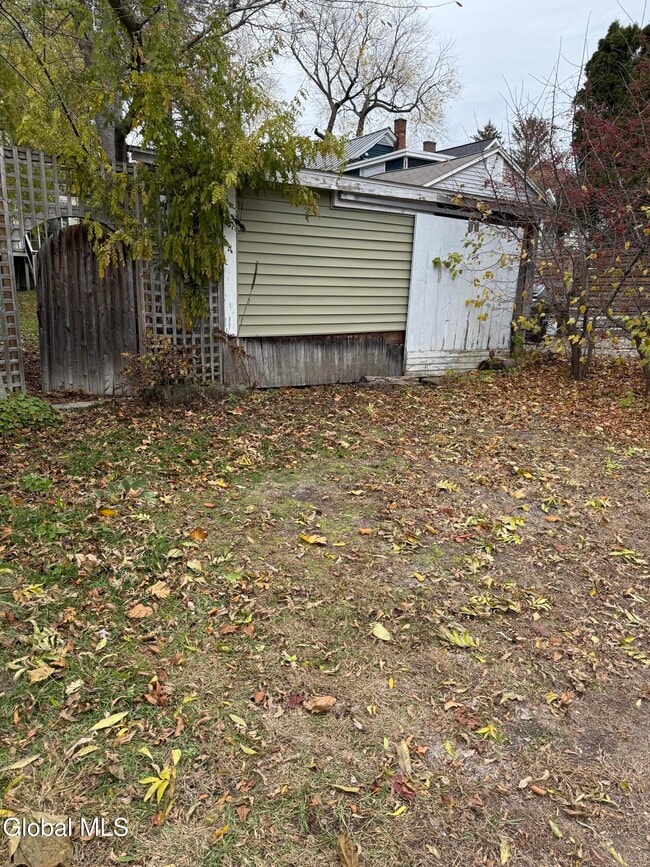 Building Photo - 60 Ash St