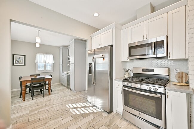 Building Photo - 5008 Avenue O 1/2