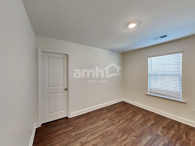 Building Photo - 578 Rivermist Dr
