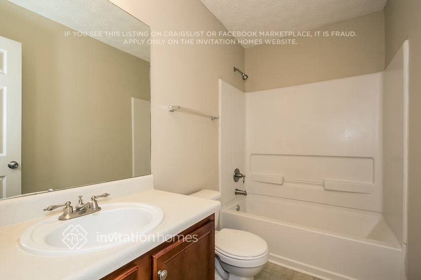 Building Photo - 225 Hedgewood Dr