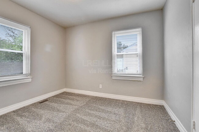 Building Photo - 6604 Miles Ave