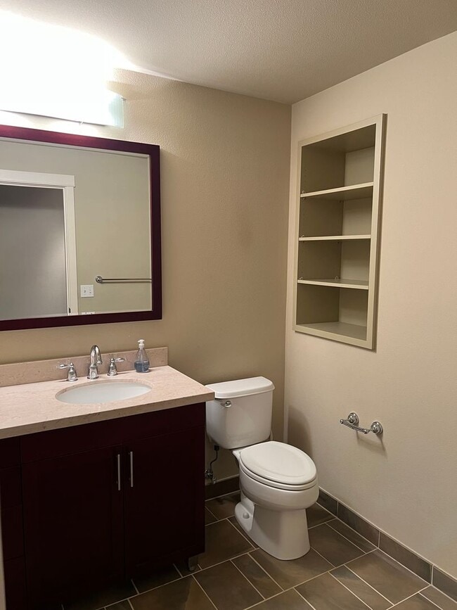Building Photo - Bainbridge Island Condo