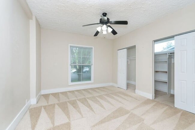 Building Photo - Beautiful Home near Downtown Noblesville