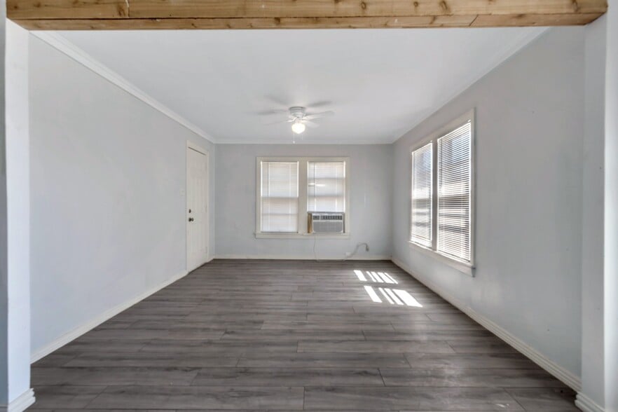 Building Photo - 305 N Robinson St