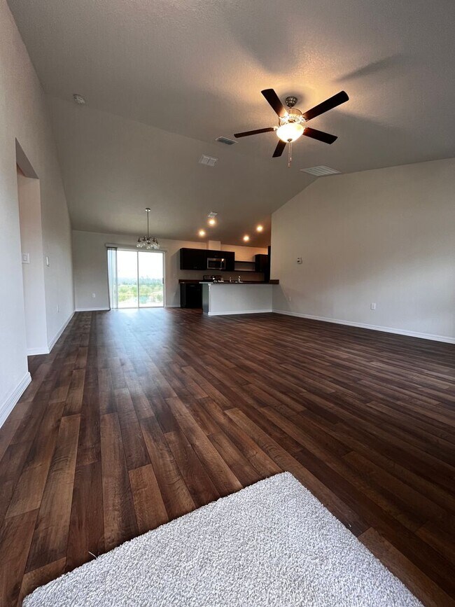 Building Photo - Marion Oaks