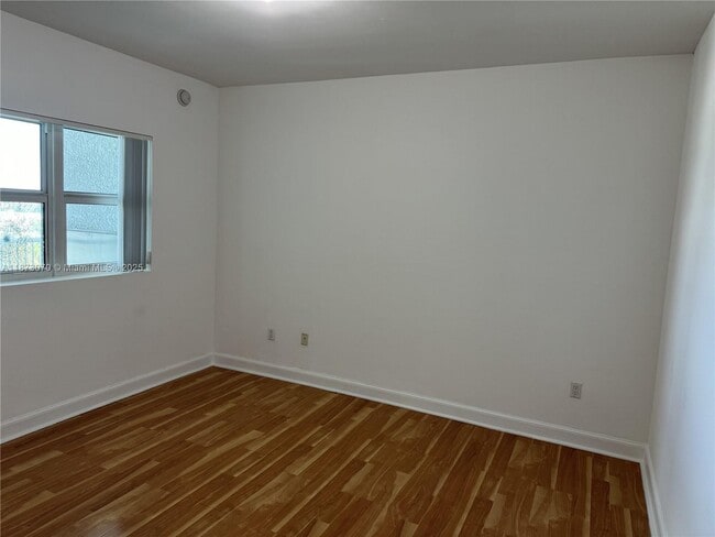 Building Photo - 15051 Royal Oaks Ln