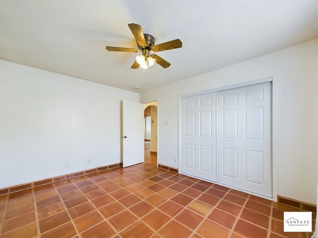 Building Photo - Single Level, single family home Available Now!