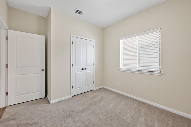 Building Photo - 221 Arabian Colt Dr