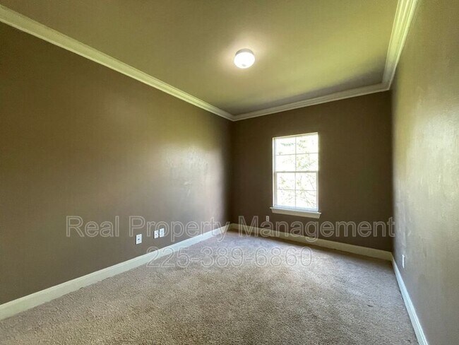 Building Photo - 31855 LA-16
