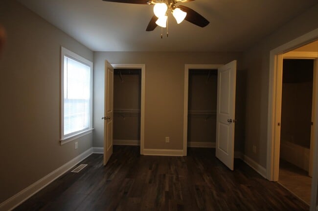 Building Photo - 704 Cobblestone Dr