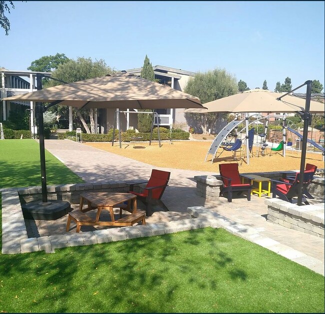 Building Photo - 6305 Green Valley Cir