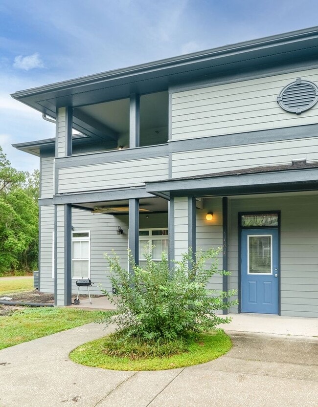 Building Photo - Cozy Lakeside Living in Moncks Corner!