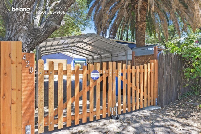 Building Photo - 420 9th Ave