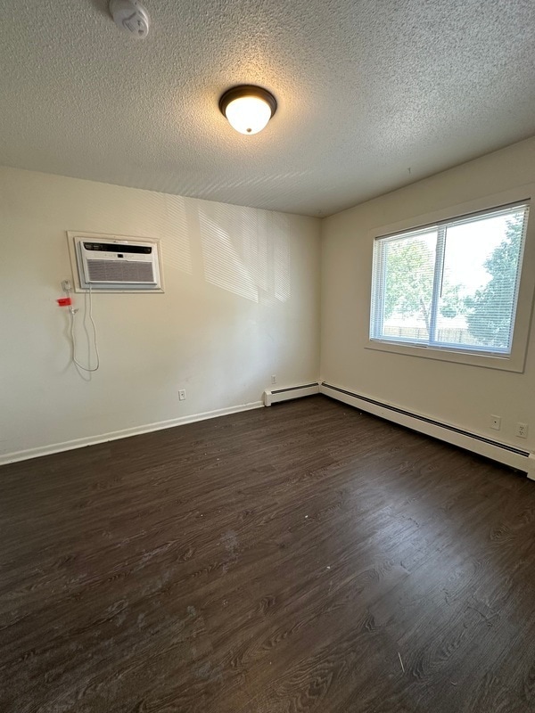 Building Photo - 1465 Meadowview Dr