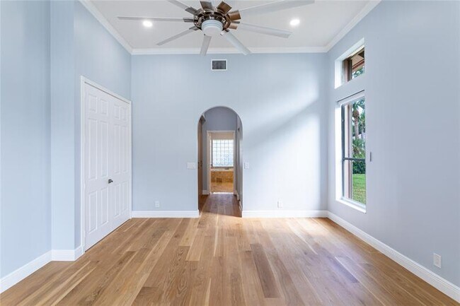 Building Photo - 15683 Cypress Park Dr