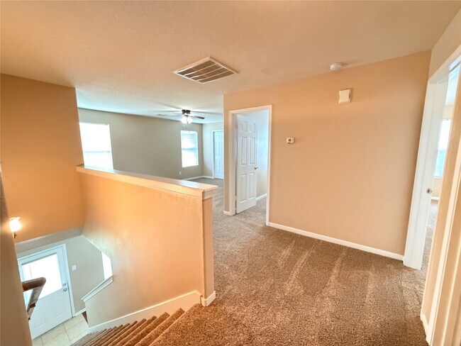 Building Photo - 15423 Fir Woods Ln