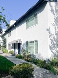 Building Photo - Breathtaking 2-Bedroom Townhome with 2-Car...