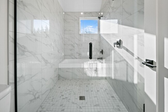 Building Photo - Modern Townhome in Licton Springs – Rooftop Deck & Stylish Living!