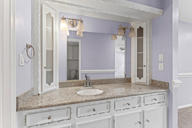 Building Photo - 9611 Hearthwood Dr