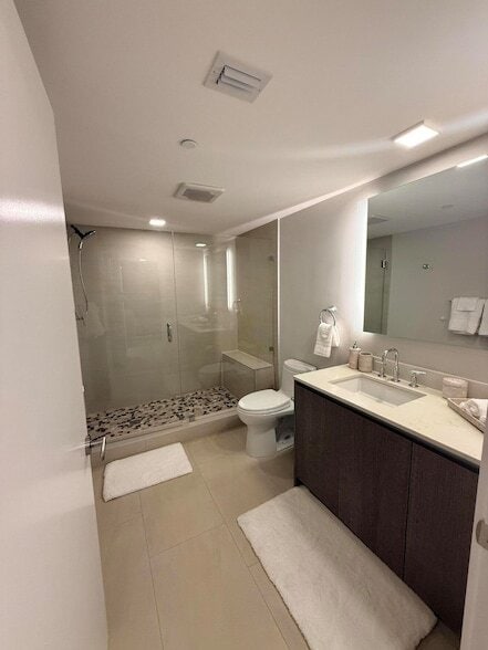 Building Photo - 111 SE 1st Ave