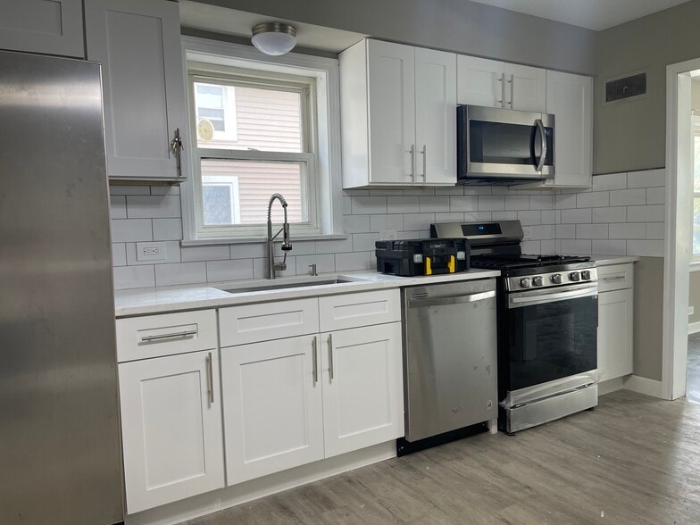 Kitchen View 2 - 1550 Oakwood Ave