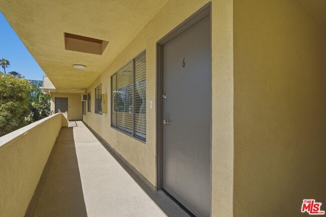 Building Photo - 1827 N Van Ness Ave