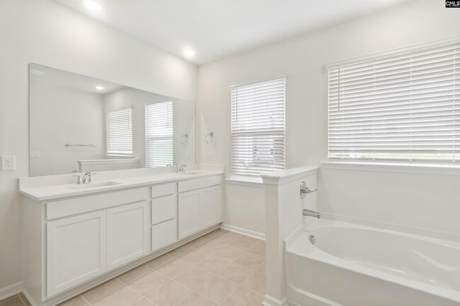 Building Photo - 1021 Skidaway Dr