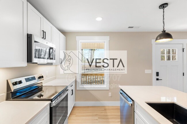 Building Photo - 9 Silent Pl