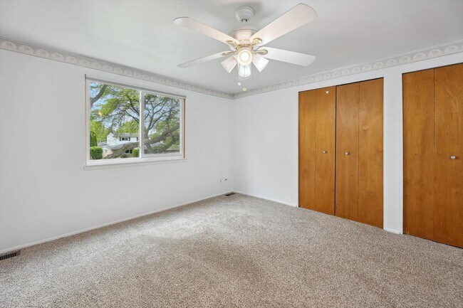 Building Photo - Move-In Ready 4 bedroom, 3 bathroom Home i...