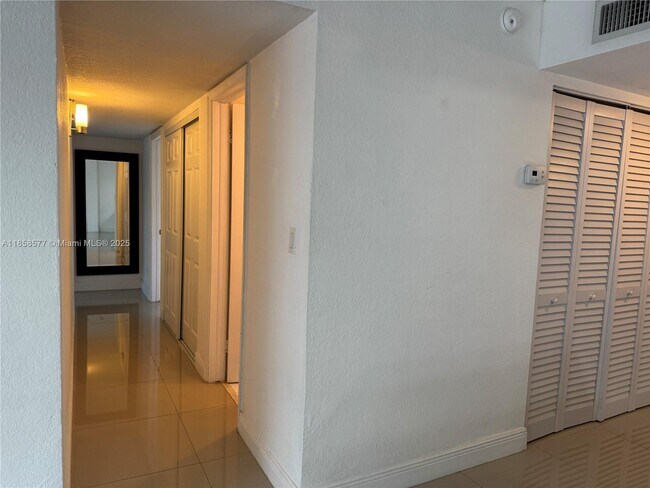 Building Photo - 9143 SW 77th Ave