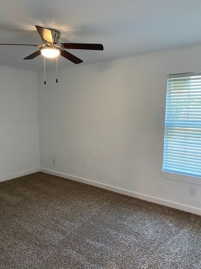 Building Photo - 1654-SH