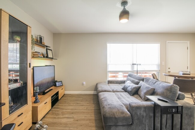 Building Photo - 4605 Coronado Dr