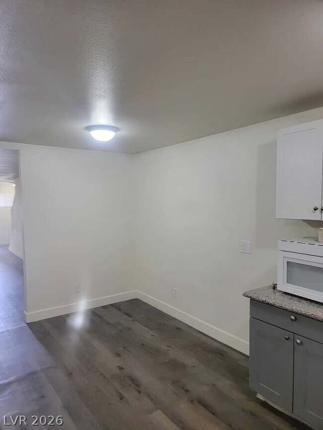 Building Photo - 3412 Townhouse Dr