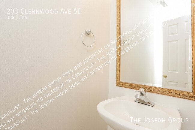 Building Photo - 203 Glennwood Ave SE