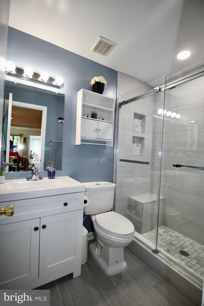 Building Photo - 6033 Curtier Dr