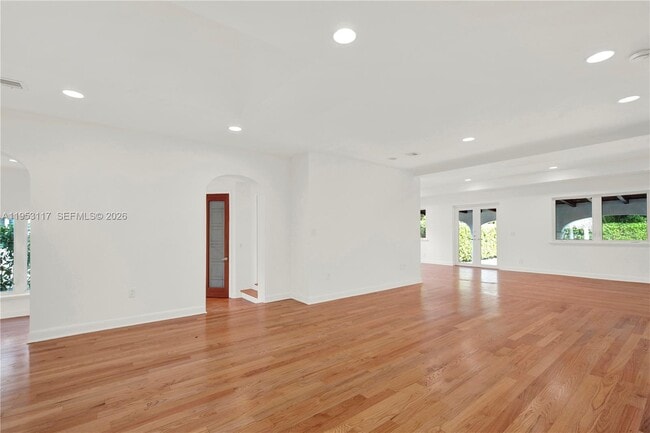 Building Photo - 527 SW 20th Rd